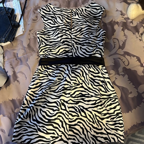 White House Black Market zebra print, build in bra - Picture 8 of 10